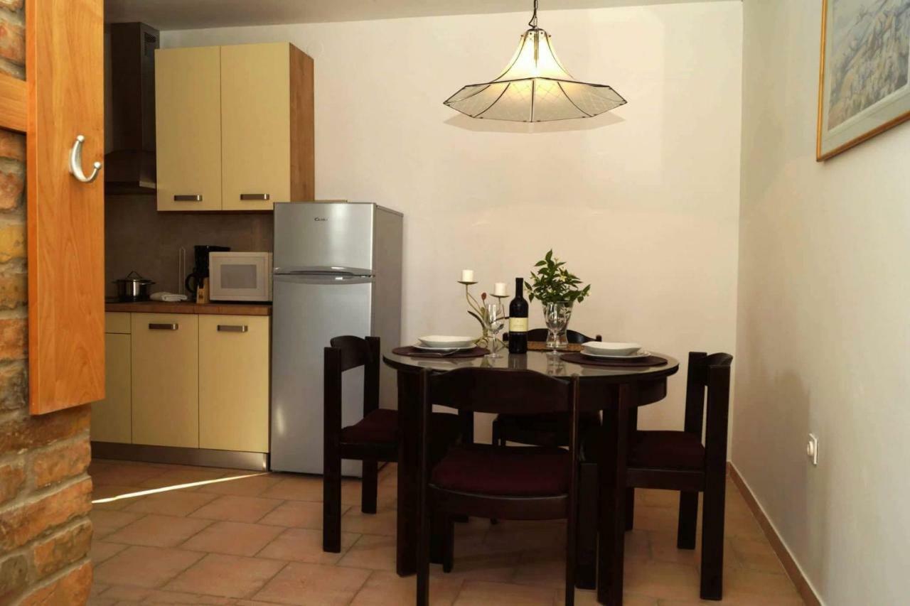 Ferienwohnung Apartman Eric Pula Exterior foto
