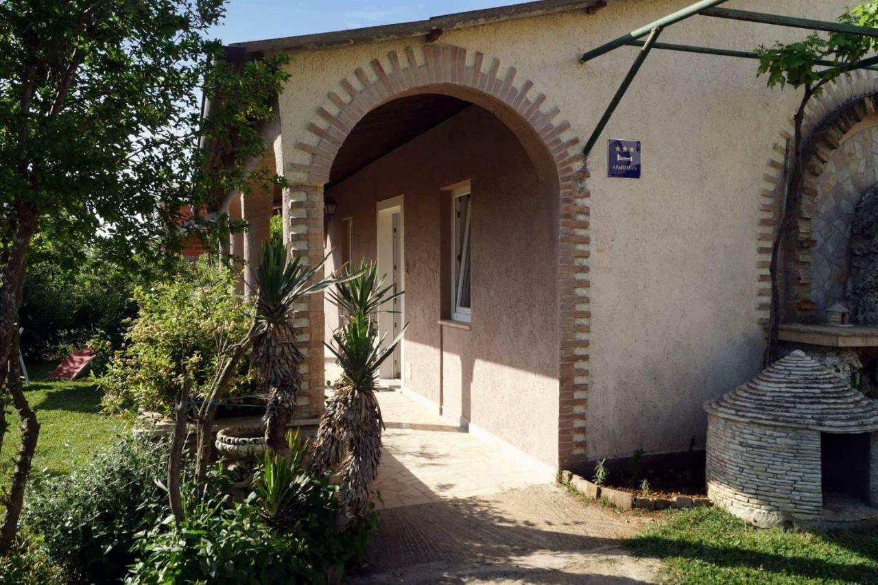 Ferienwohnung Apartman Eric Pula Exterior foto